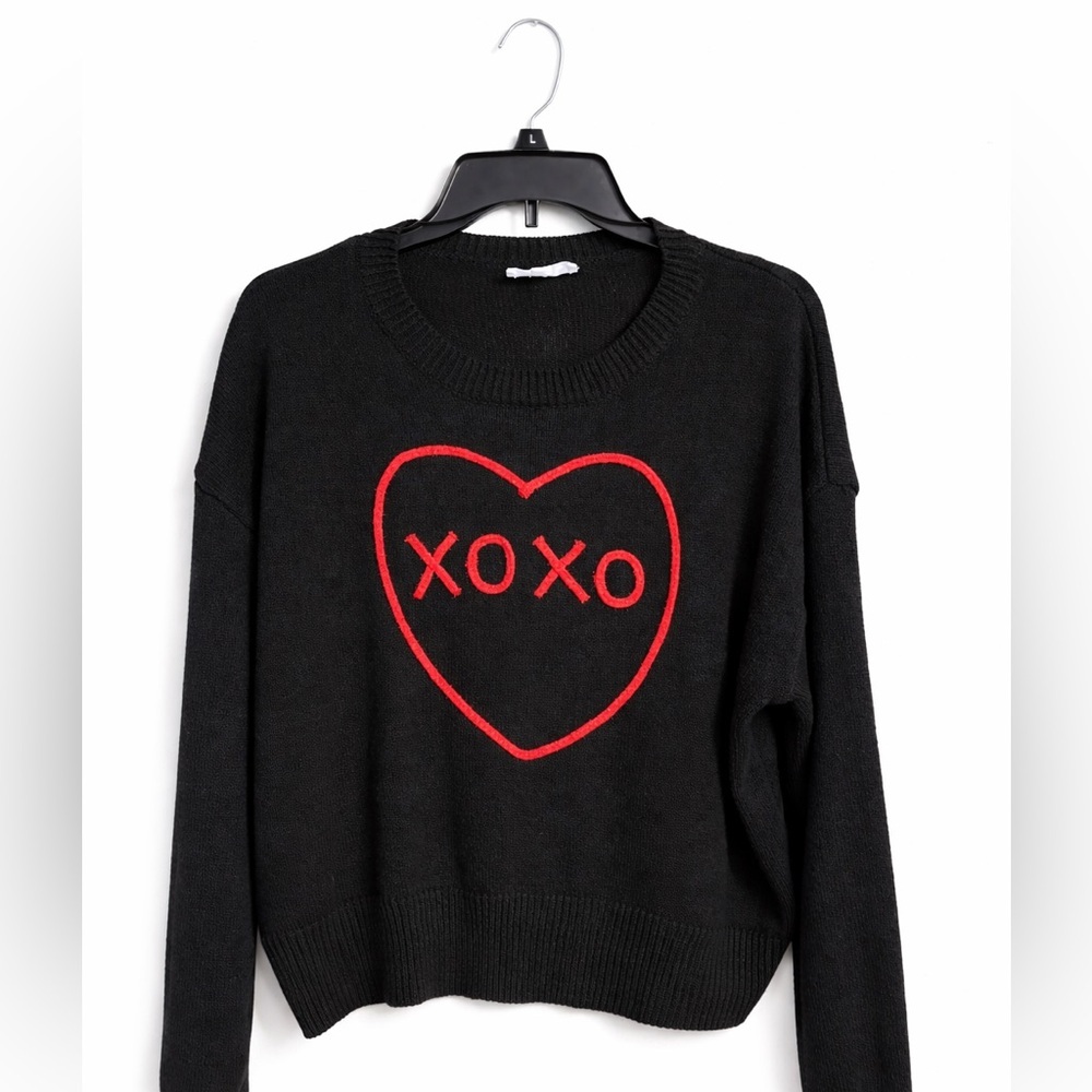 Eesome XOXO Cropped Sweater Black Red Heart Graphic Juniors Large Lightweight